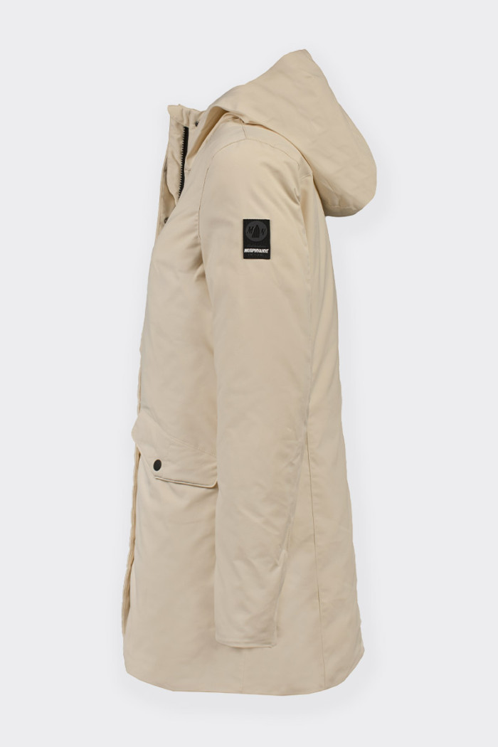 Women’s parka made of windproof and rain-proof nylon. Animal free padding in thermal wadding that allows you to imprison the hea