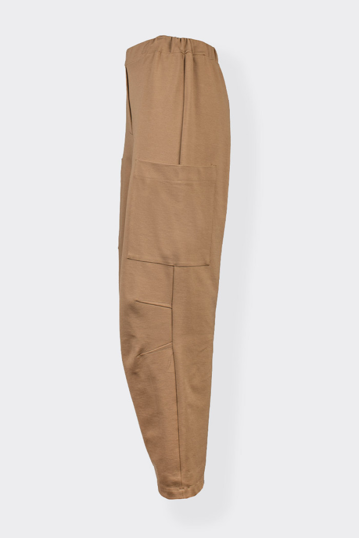 Pantaloni Murphy &amp; Nye da donna cargo con vita elasticizzata. Caratterizzati da tasconi laterali e cuciture estetiche sul fr