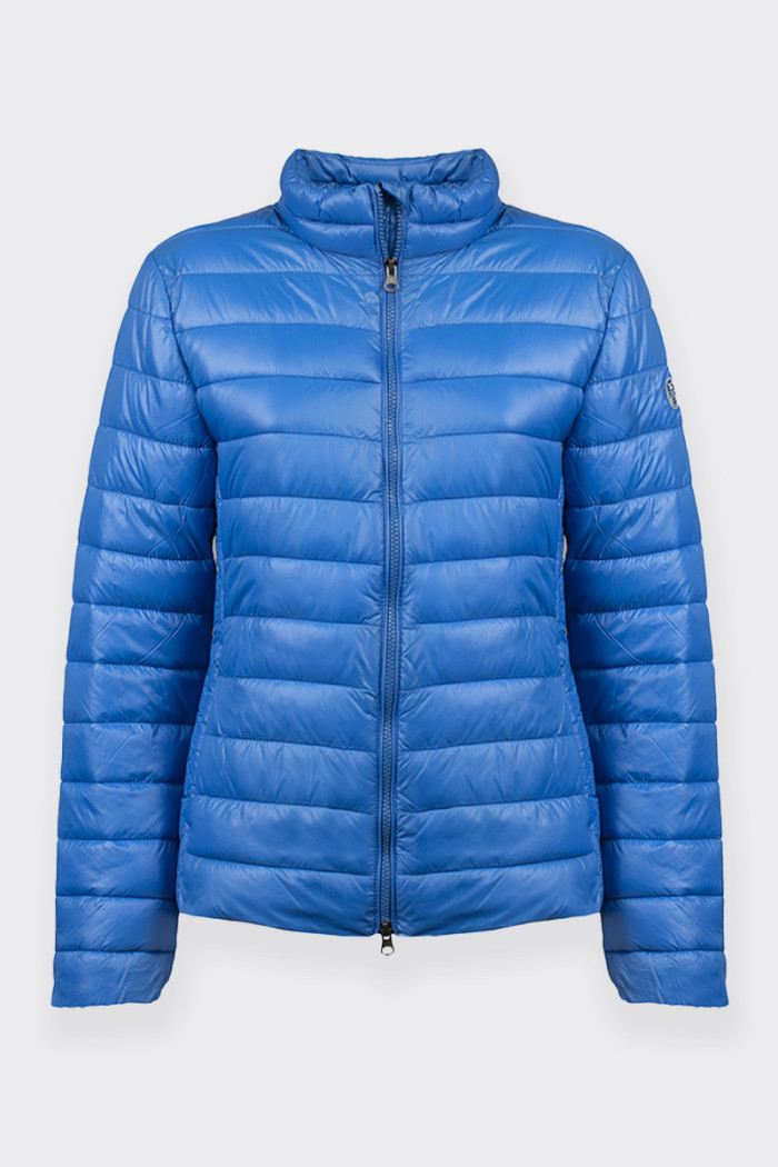 women's winter down jacket which, thanks to its two layers and high-density down-proof nylon, will keep you warm and dry. water-