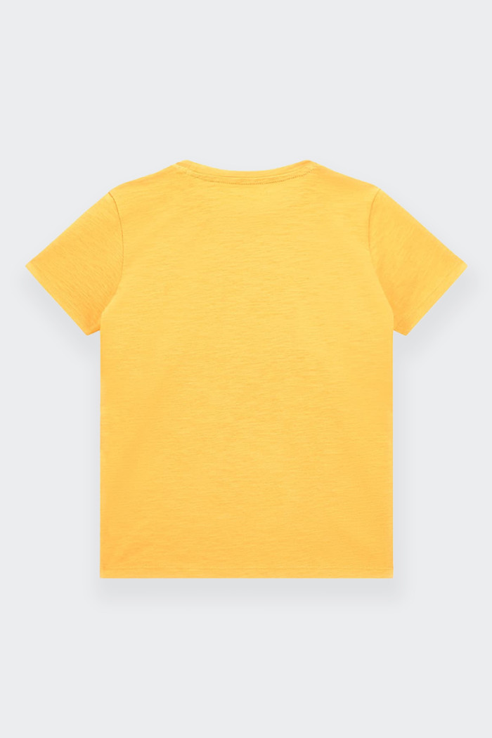 t-shirt da bambino a maniche corte realizzata in 100% cotone. girocollo e stampa in contrasto sul fronte. vestibilità regolare.