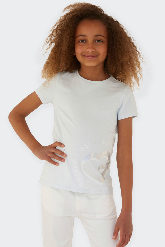 Girl's t-shirt made from 100% cotton. Crew neck and front logo detail. regular fit.