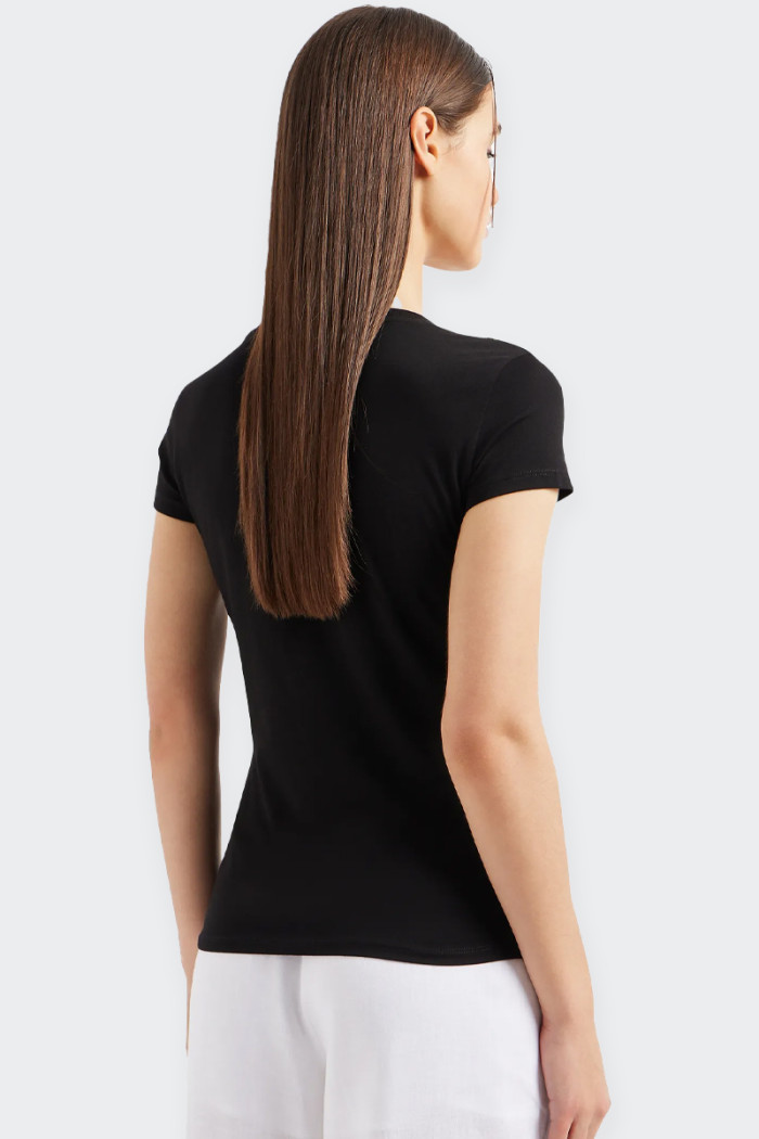 Slim-fit short-sleeved T-shirt for women made of pure cotton jersey. The model is personalised by the logo print arranged vertic