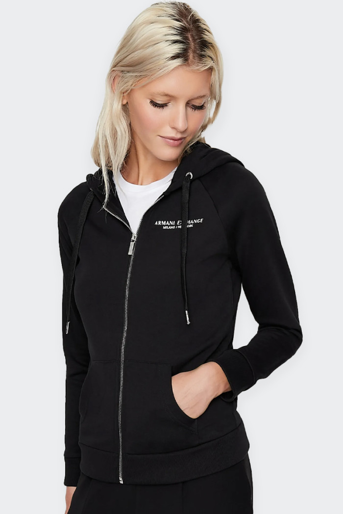 women's hoodie made of very soft french terry cotton: a perfect combination of style and quality. practical side pockets and ful