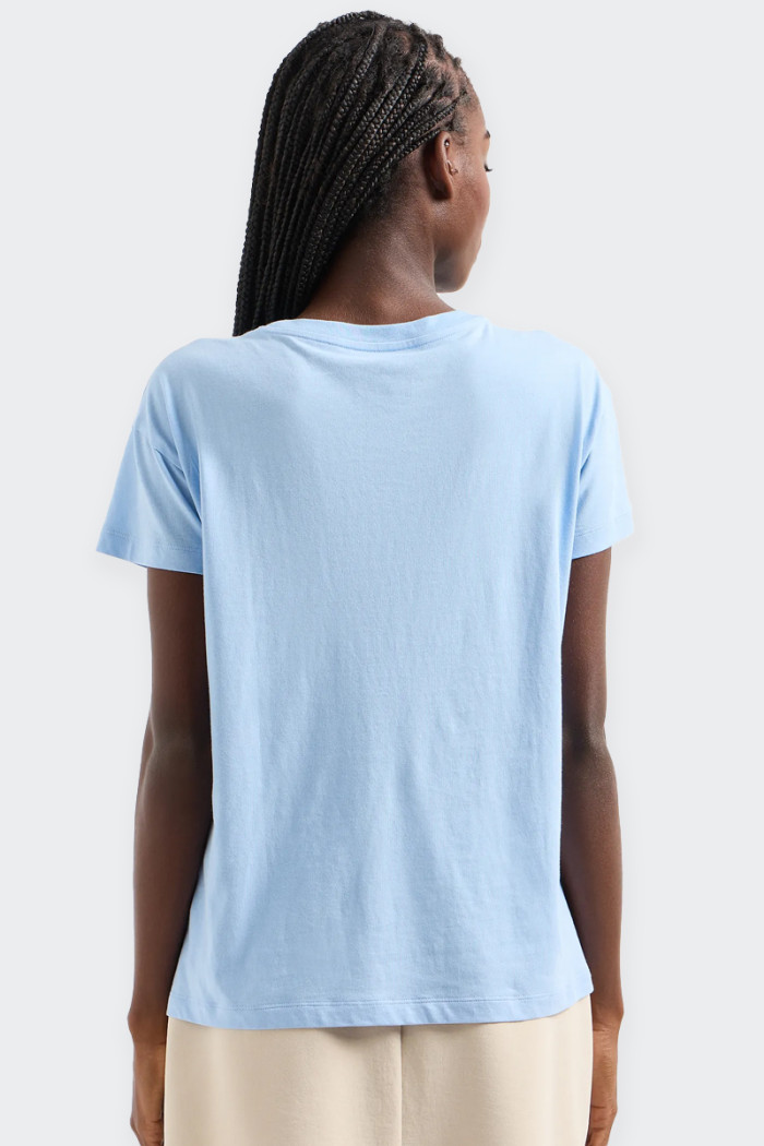 Women's relaxed fit T-shirt made of 100% organic cotton with round neckline and maxi print on the front. ideal for every look.