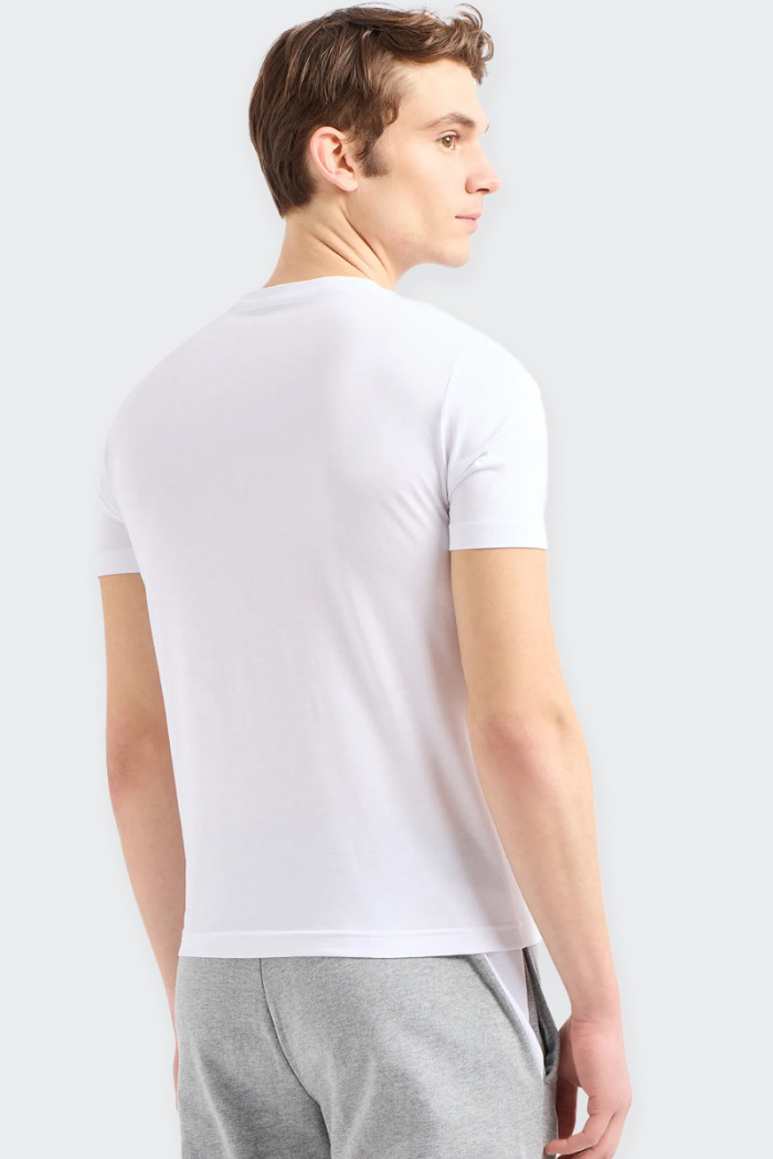 T-shirt Emporio Armani EA7 da uomo a manica corta realizzata in morbido jersey di cotone, dall'attitudine contemporanea. Il mode