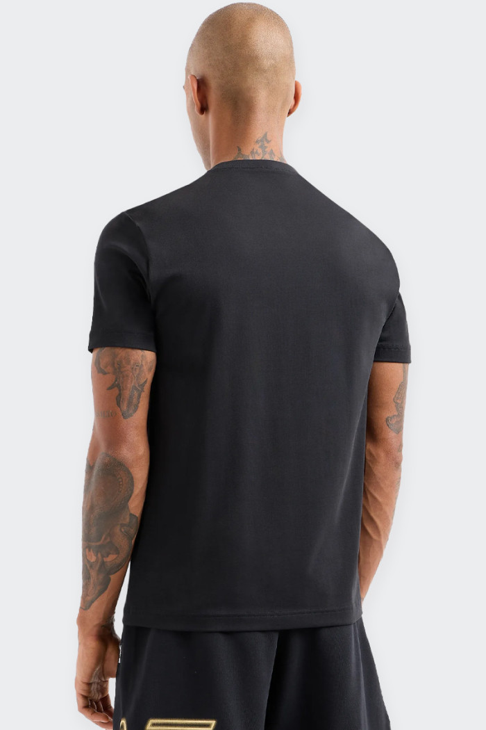 A versatile and comfortable men's crew-neck T-shirt, made of soft stretch cotton and with a slim fit, designed for leisure and s