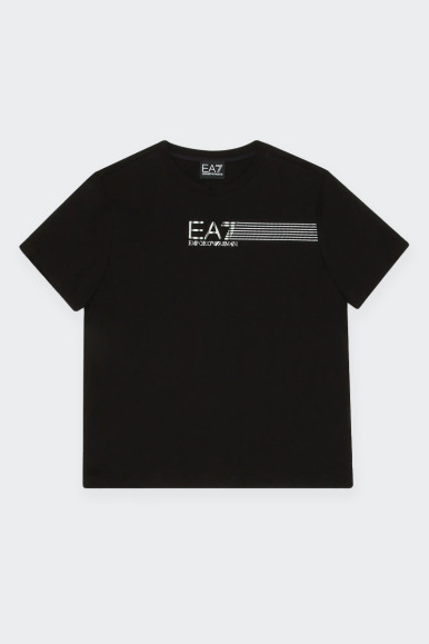 Constructed in cool, soft cotton, this short-sleeved boy's T-shirt is a true passepartout. Embellished with the EA7 logo on the 