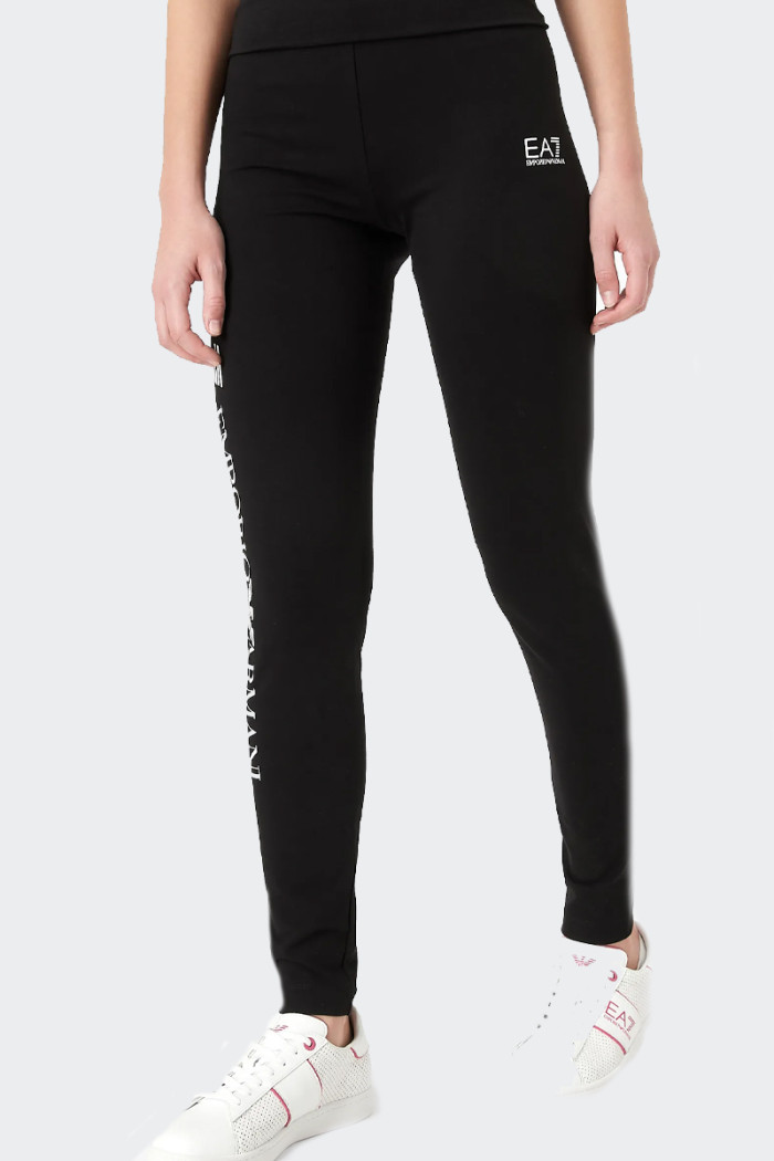 Women's slim-fit leggings in stretch cotton, designed to accompany your training sessions in style and comfort. Ideal to match w