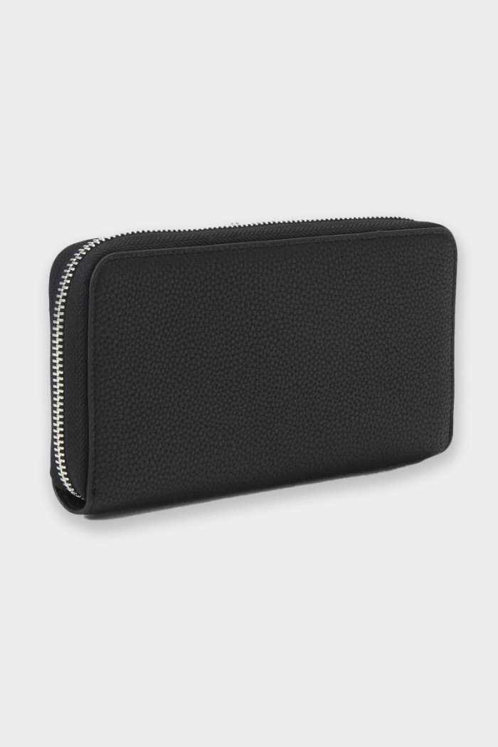 Women's wallet with hammered effect. Numbers and inner compartments and one zipped compartment ideal for coins.
Dimensions: 19 