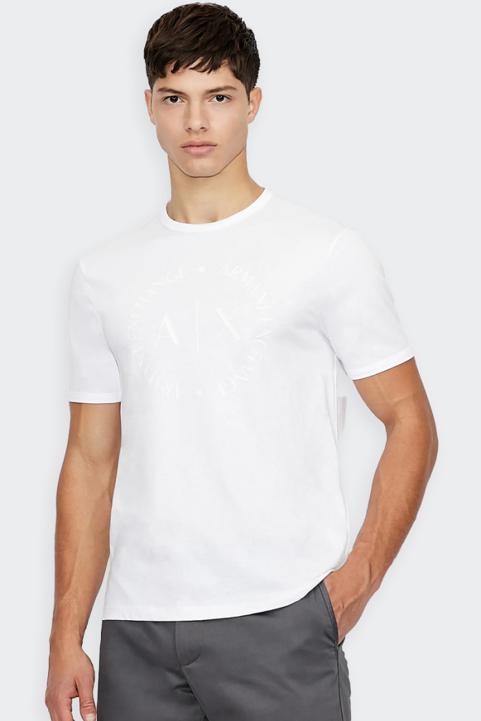 Men’s short-sleeved t-shirt made of 100% cotton with tone on tone logo print on the front. Perfect for any casual or urban occas