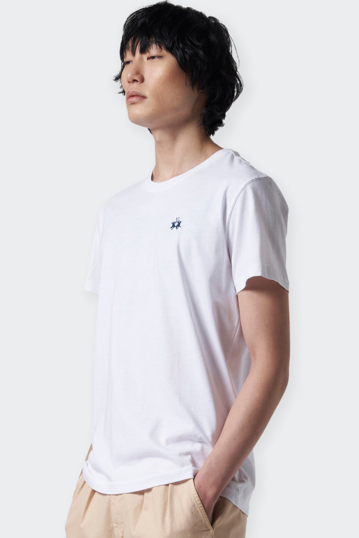 t-shirt La Martina da uomo realizzata in 100% cotone. Linea minimal con girocollo e logo small ricamato sul punto cuore. vestibi