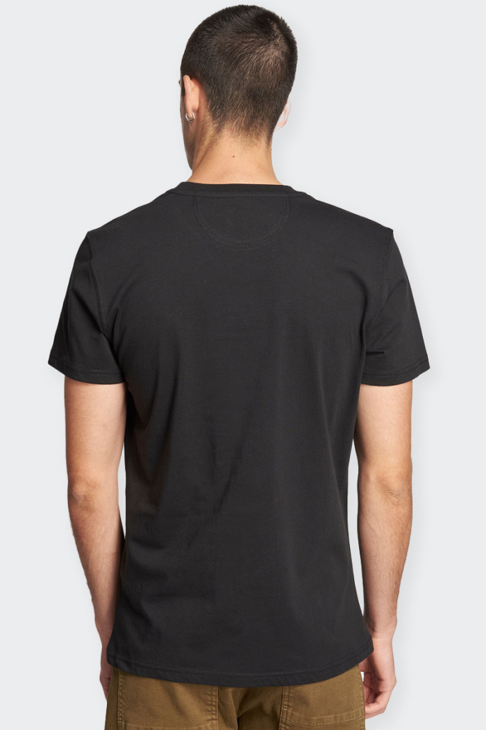 Men's T-shirt made of 100% cotton. Minimal line with crew neck and small logo embroidered on the heart point. regular fit.