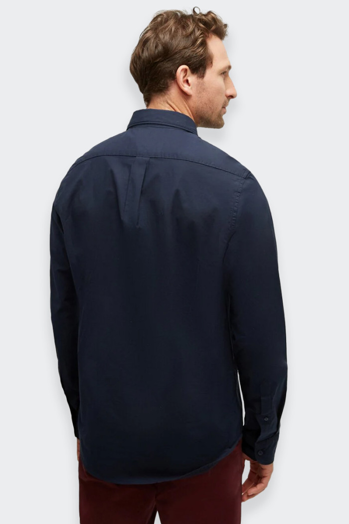 camicia Timberland da uomo a manica lunga realizzata in cotone organico dal taglio regolare. taglio regolare, chiusura frontale 