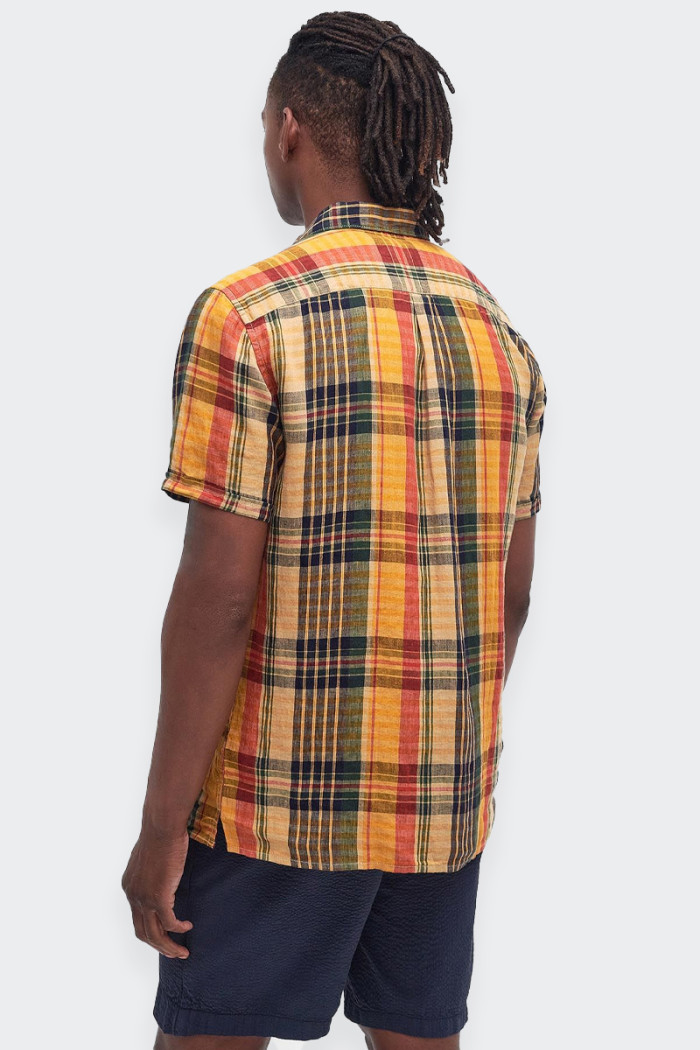 short-sleeved men's shirt made from a linen blend. weave with a check pattern that makes it perfect to combine with a pair of sh