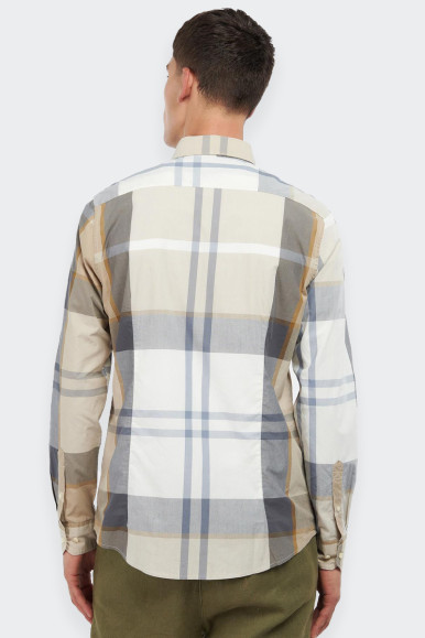 Men's long-sleeved shirt with a large-scale Barbour tartan pattern. Made from 100% cotton, this shirt features a breast pocket o