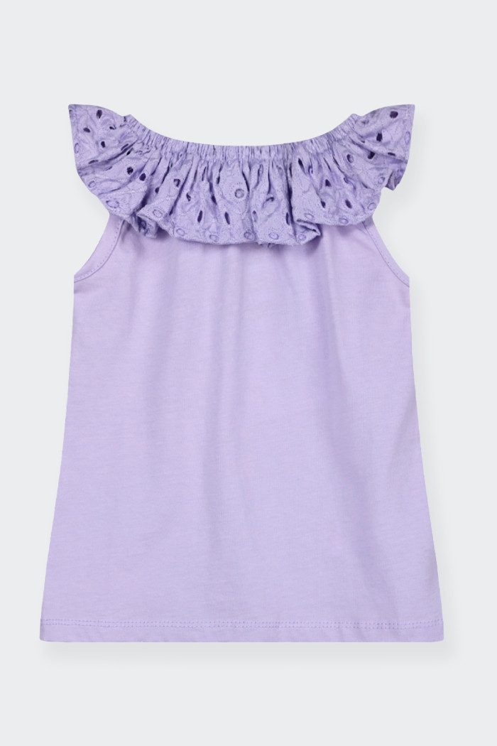 Girl's short-sleeved blouse made of 100% cotton. Ruffle detail on the shoulders. ideal for occasions. regular fit.