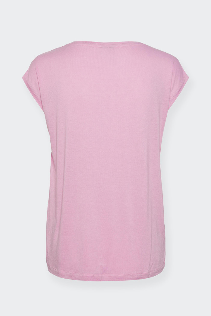 Women's short-sleeved T-shirt with silk effect. Wide neckline and soft fit make this t-shirt suitable for every moment of the da