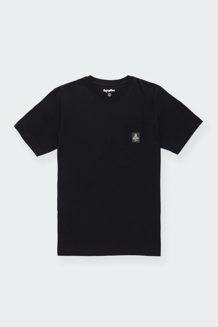 The Pierce T-Shirt is an iconic men's T-shirt for the Spring Summer season. A simple plain-coloured t-shirt, but with contempora