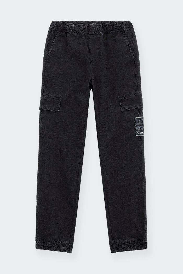 pantalone jeans cargo Guess da bambino realizzato in morbido 100% cotone. taglio dritto, chiusura patta con cerniera, coulisse i
