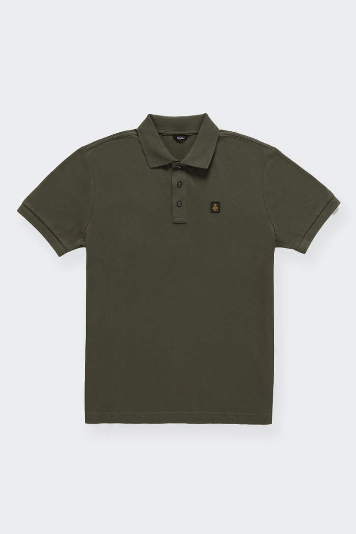 Men's basic short-sleeved plain polo shirt with embroidered logo patch on chest. Simple yet sophisticated appearance, 100% cotto