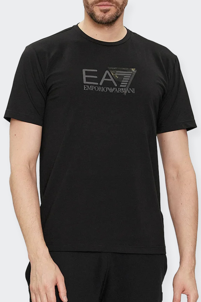 men's t-shirt perfect for men looking for a unique style. Made of soft cotton, it features short sleeves and a comfortable crew 