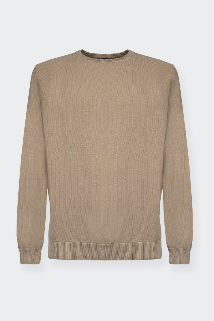 Crew neck sweater made of 100% cotton. regular fit. Suitable for all occasions.