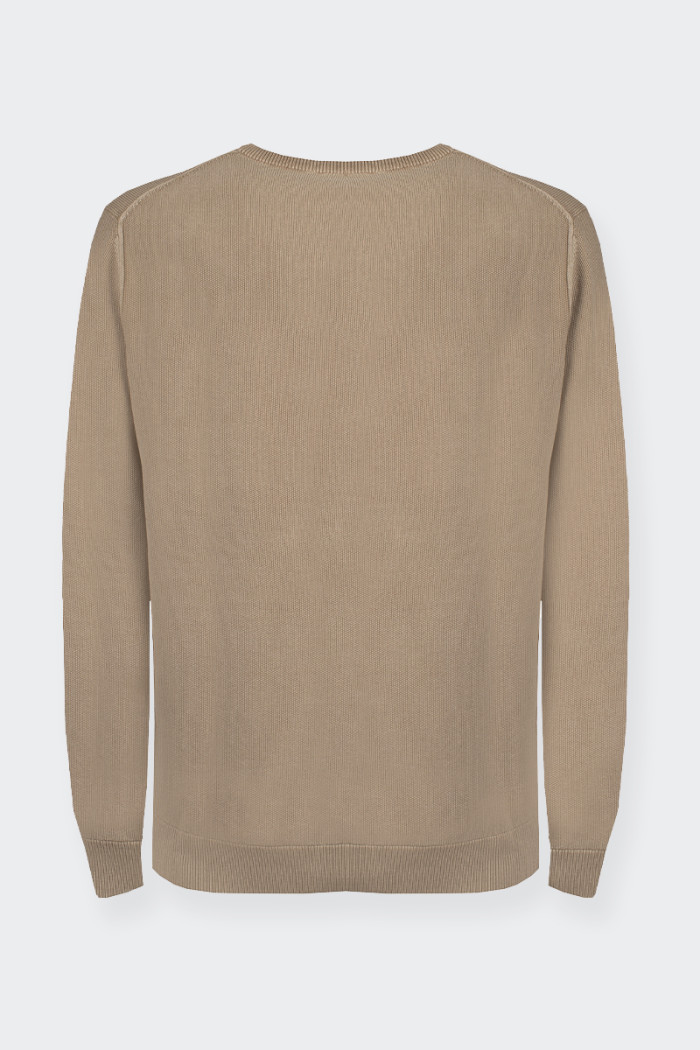 Crew neck sweater made of 100% cotton. regular fit. Suitable for all occasions.
