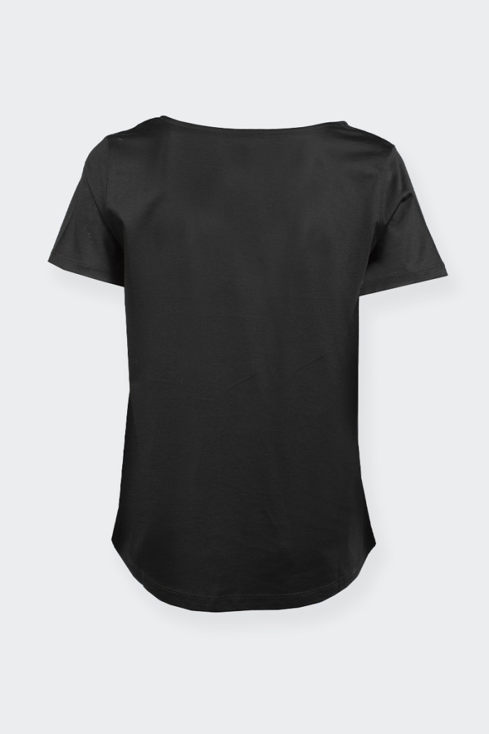 T-shirt Romeo Gigli oversize da donna realizzata in cotone elasticizzato. Scritta logo frontale. stile casual.