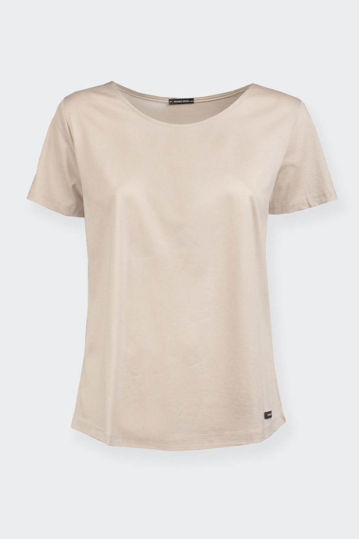 T-shirt oversize da donna realizzata in cotone elasticizzato. Scritta logo frontale. stile casual.