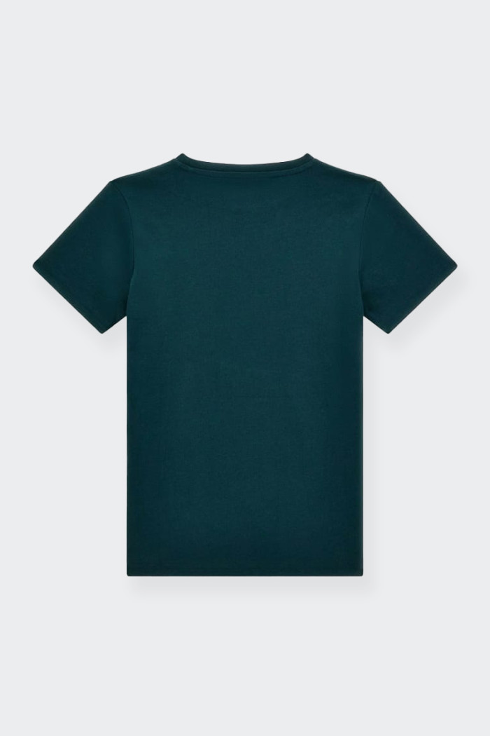 Made of soft cotton, this children's T-shirt features a crew neck and short sleeves for optimal comfort. The shadow effect front