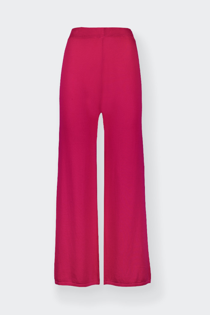 Palazzo trousers in crepe fabric. Characterized by the elastic waist that gives more comfort. Fit at high waist. Ideal to wear o