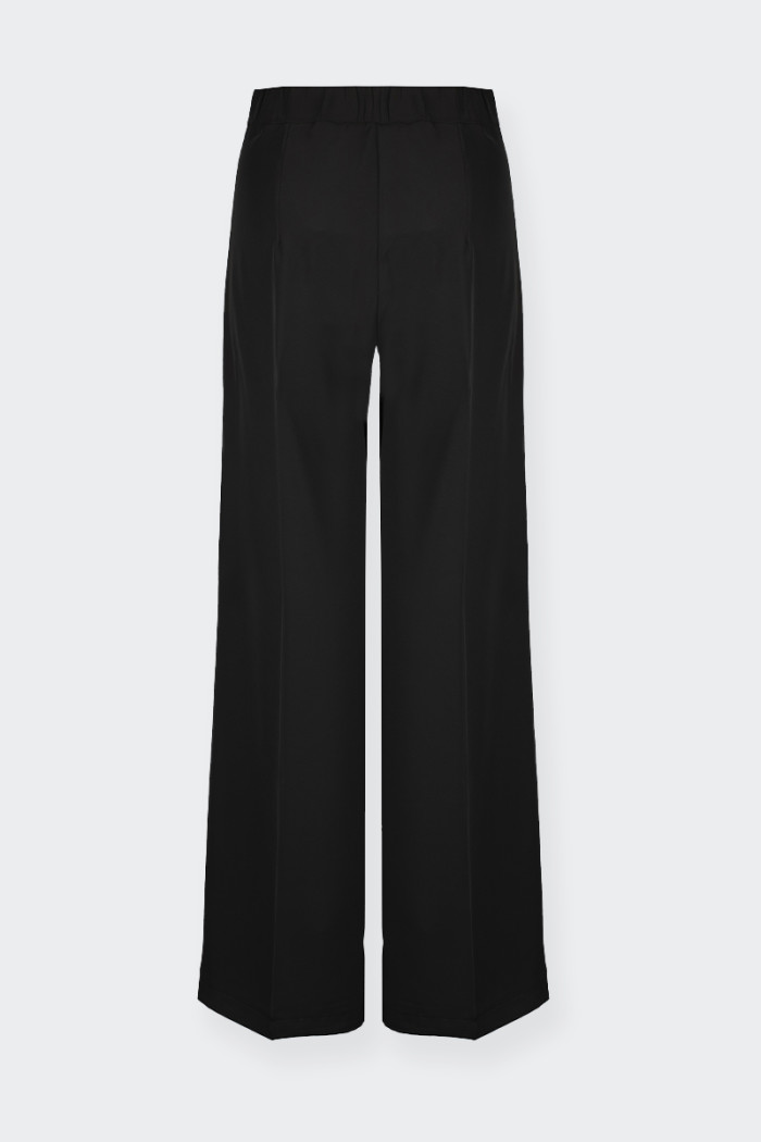 Palazzo trousers with elastic waistband. Ideal to wear on any occasion. High waist fit.