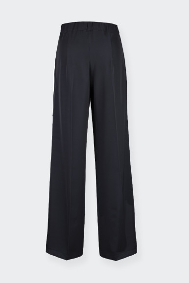 Palazzo trousers with elastic waistband. Ideal to wear on any occasion. High waist fit.