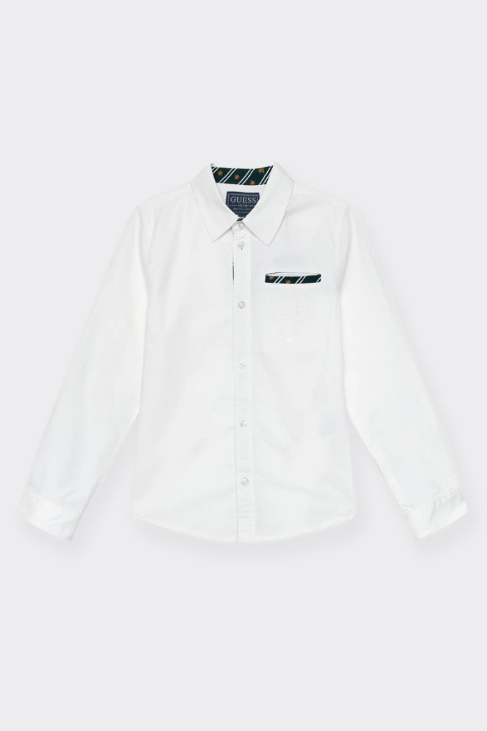 Con un taglio regolare e un morbido colletto Kent, questa camicia offre stile e comfort. Realizzata in tessuto oxford fine non e