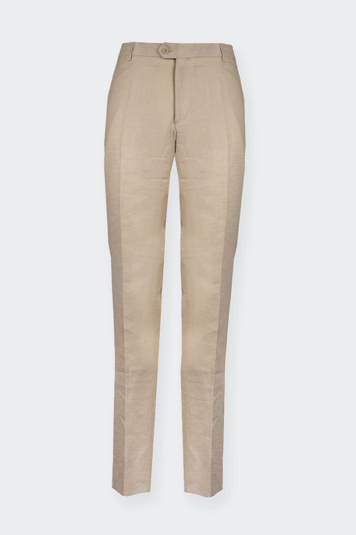 Pantaloni da uomo Romeo Gigli. Realizzati in 100% lino. Presentano tasche laterali e posteriori con bottone. Regular fit. Ideali