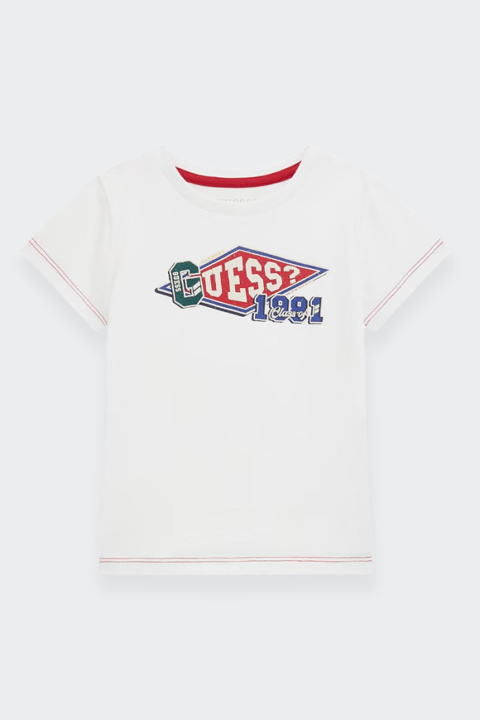 Gues crew-neck T-shirt for children. With its short-sleeved design, two-tone piping and printed logo on the front, this T-shirt 