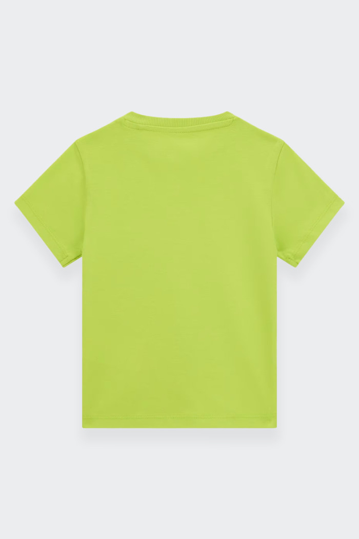 This fashionable t-shirt features a multi-coloured front side print, adding a unique touch of style. With its crew neck and shor