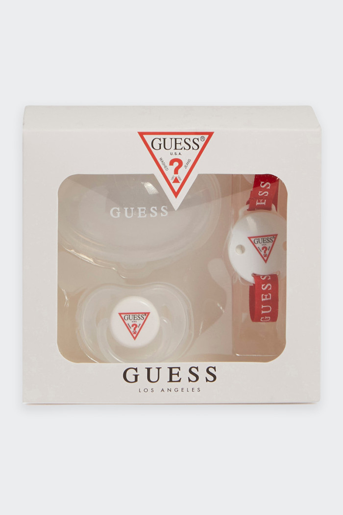 The Guess dummy set for newborns is the perfect choice for your little one. This set includes a high-quality silicone dummy with