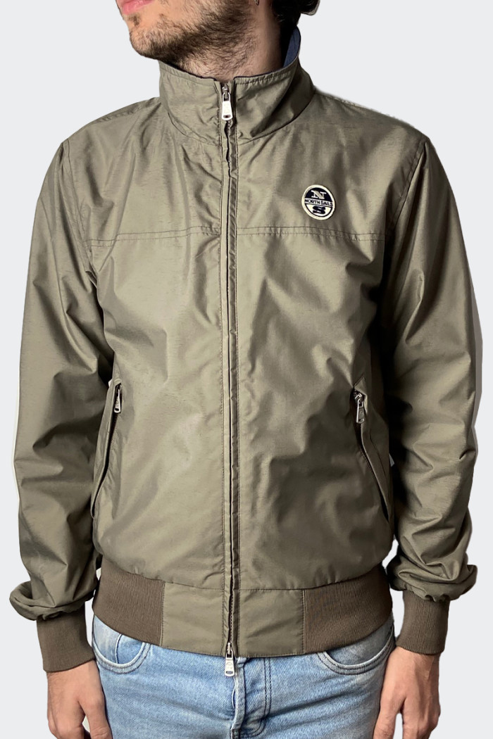 Lightweight and breathable North Sails Men's Sailor Jacket with full zip fastening at the high neck. Equipped with zipped side p