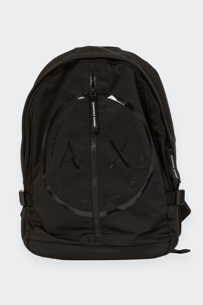 Armani Exchange's men's backpack is an essential accessory for the modern man. With a zip fastening, adjustable shoulder straps 