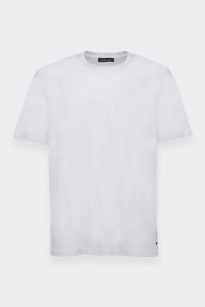 T-shirt a maniche corte da uomo Romeo Gigli. Realizzata in filo di scozia, cotone di alta qualità. Scritta logo frontale. Fit co