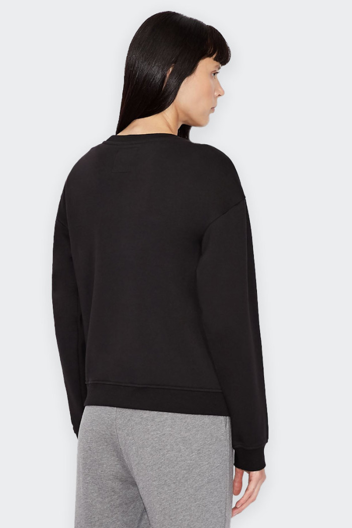 crewneck sweatshirt with contrasting macro logo for a bold and stylish look