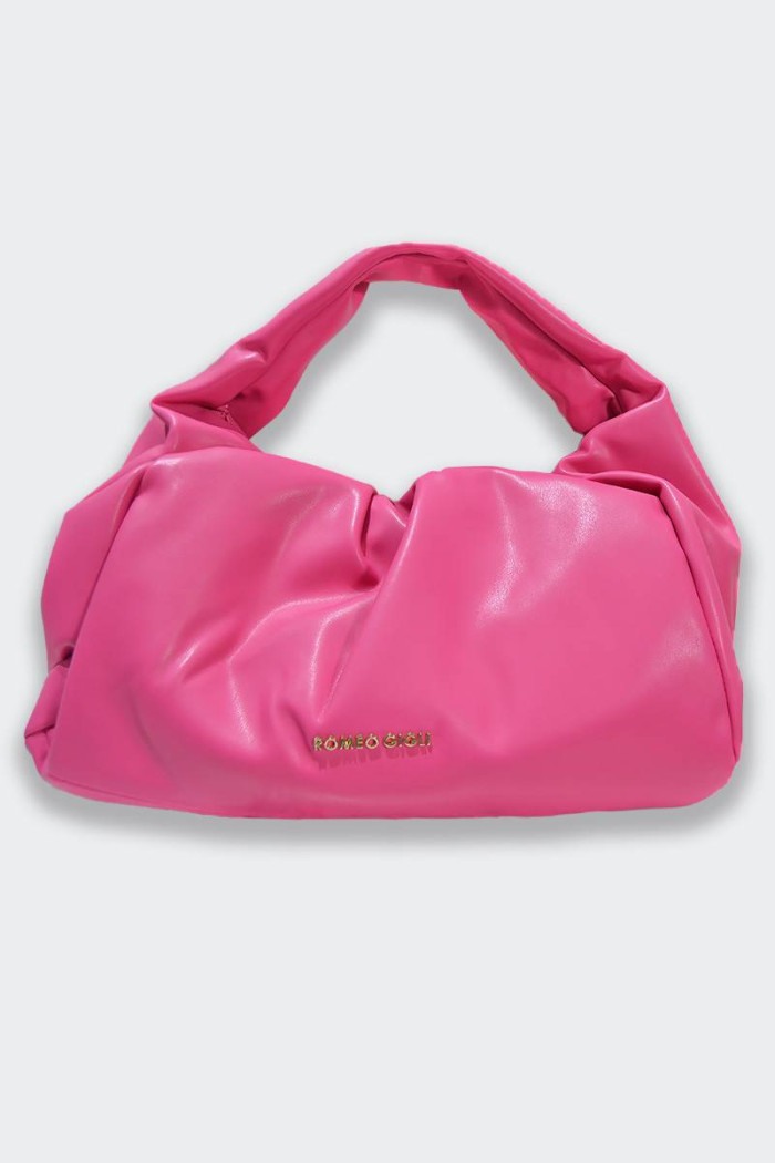 Fuxia shoulder bag with clip closure with a youthful and sparkling design that will enhance all your spring looks, ideal for bot