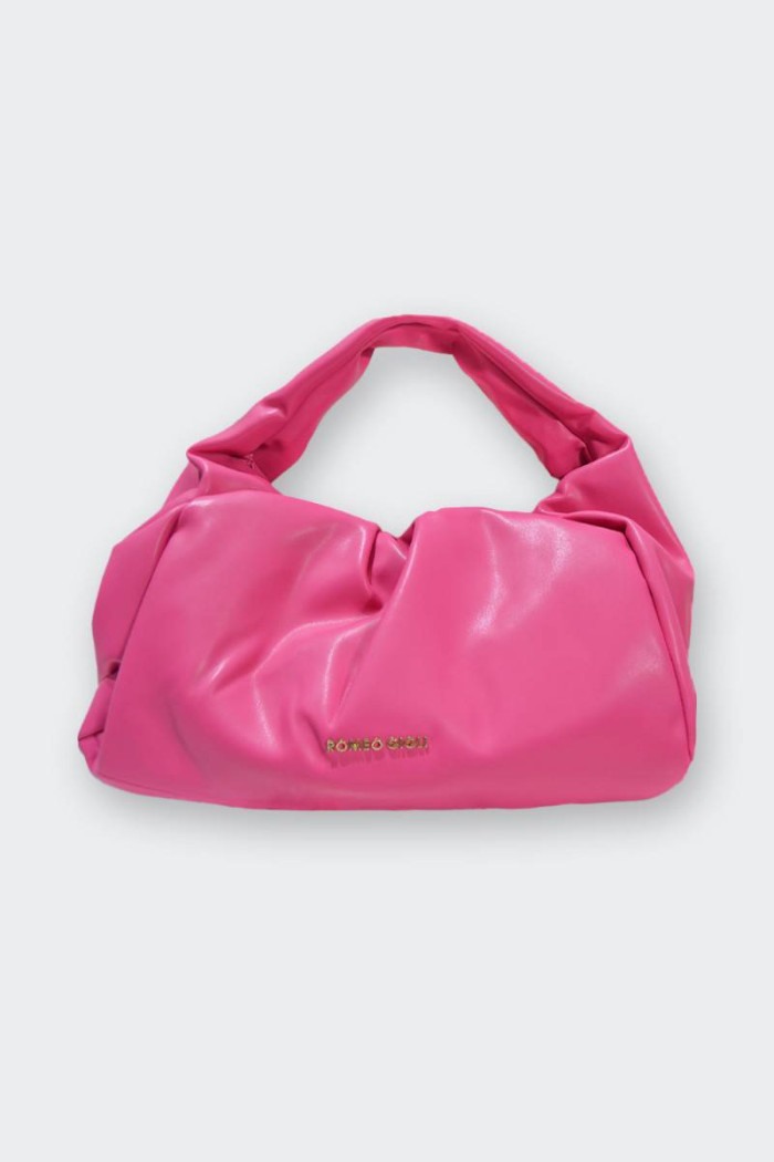 Small fuxia handbag with clip closure with a youthful and sparkling style that will enhance all your spring looks, perfect for b