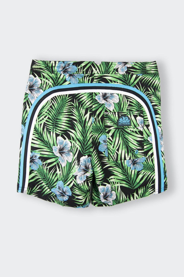 Costume da bagno Sundek corto per uomo con stampa floreale. Iconica tasca posteriore con logo ricamato e arcobaleno. Chiusura co
