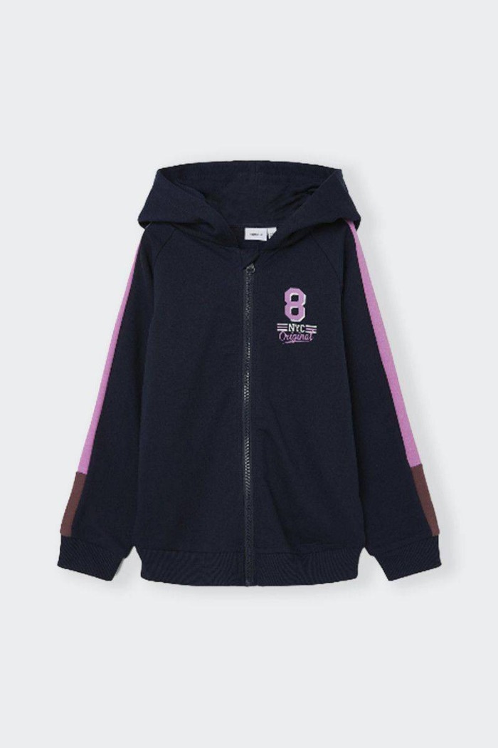 Welcome cool, comfortable sweatshirts into your child's wardrobe and create a trendy, relaxed look. Practical zip fastener and h