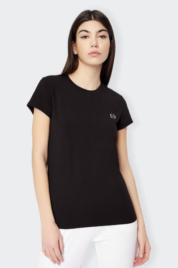 women's slim fit t-shirt in stretch jersey fabric. crew neck and logo patch on heart point. Essential and easy to match on any o