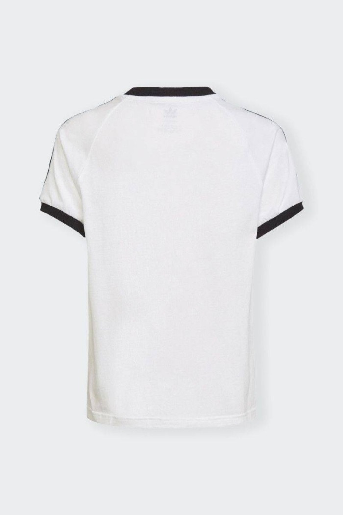 t-shirt Adidas regular fit da bambino e teenager con logo del Trifoglio sul petto e 3 strisce lungo le spalle. Il morbido cotone