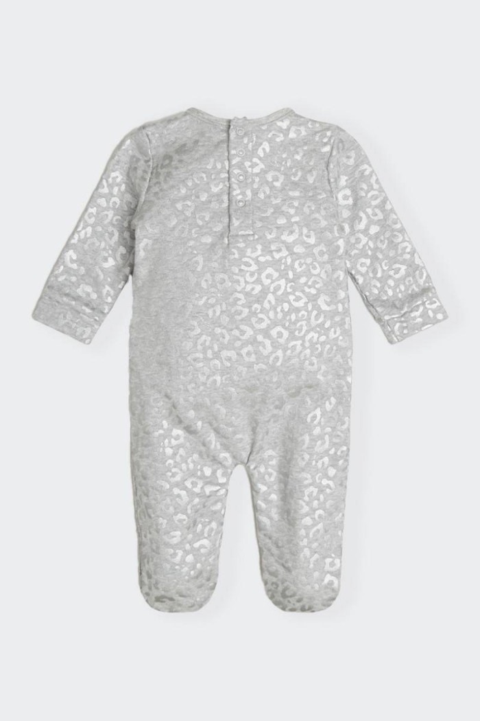 Regular fit cotton baby suit with leopard print all over. Practical clip-on button fastening at the back. The brand's iconic log