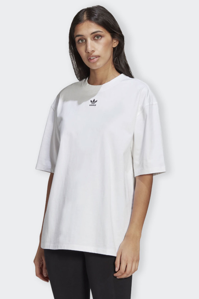 White women's cotton T-shirt with a comfortable cut. Essential and comfortable for your casual looks or sports activities.